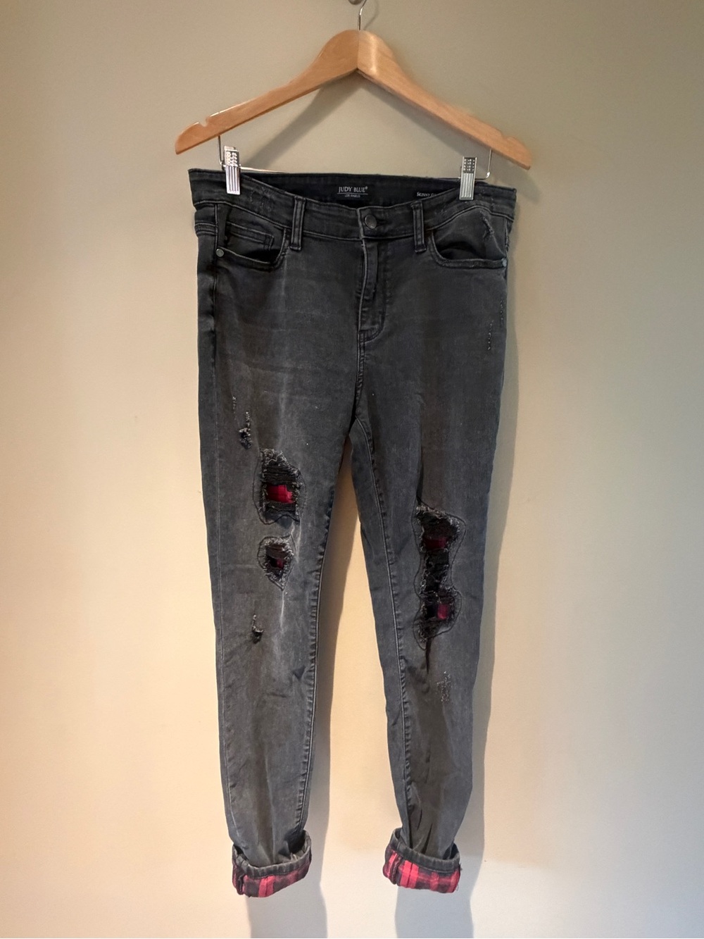 Judy Blue Black Jeans Distressed Red Buffalo Check peak a boo Details 13/31